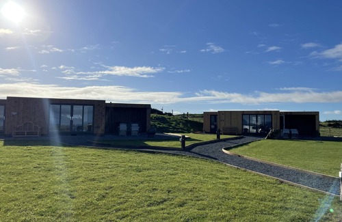 Port William Cabina | Heavenly 1 bed Converted Shipping Container With hot tub