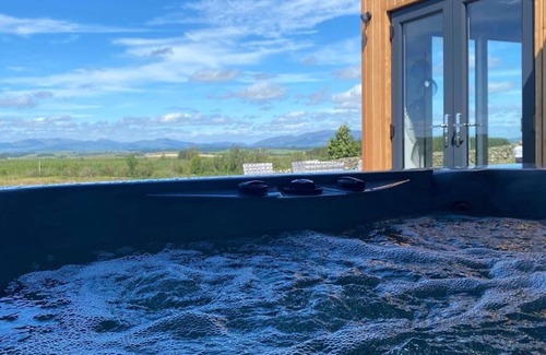 Port William Cabina | Heavenly 1 bed Converted Shipping Container With hot tub