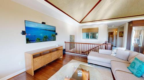 Kamuela Casa | HEAVENLY DAYS Stunning Views from KaMilo 3BR Home with Heated Pool