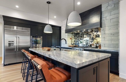 South Lake Tahoe Cabina | Heavenly Haven: Ski & Beach Getaway