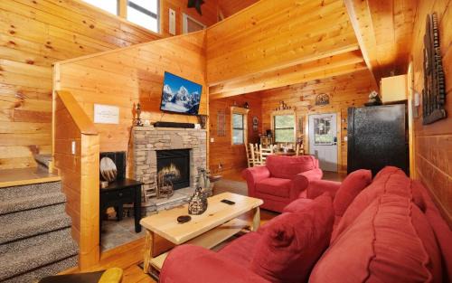 Sevierville Villa | Heavenly Haze Hideaway
