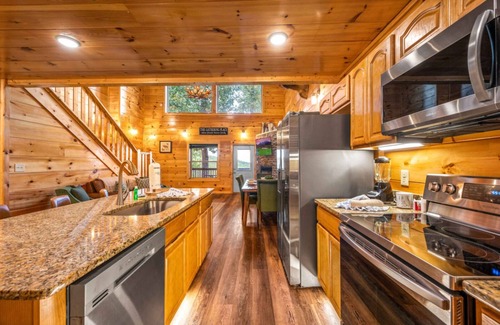 Sevierville Cabina | Heavenly Heights by Ghosal Luxury Lodging
