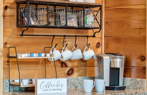 Sevierville Cabina | Heavenly Heights by Ghosal Luxury Lodging