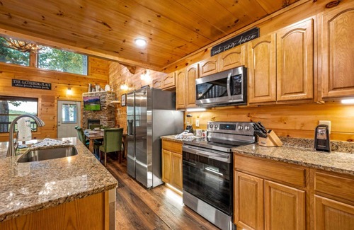 Sevierville Cabina | Heavenly Heights by Ghosal Luxury Lodging