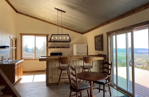Desmet Cabina | Heavenly Hilltop Barndominium. Bring your horses!