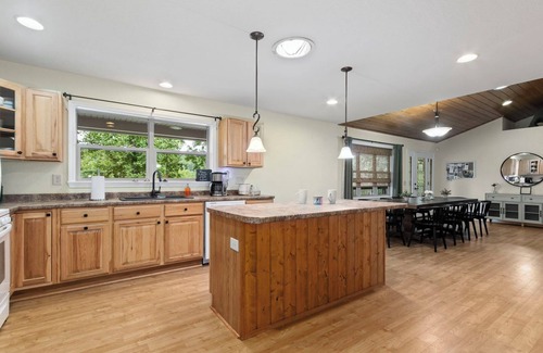 Brasstown Casa | Heavenly Hut - Bring the family!