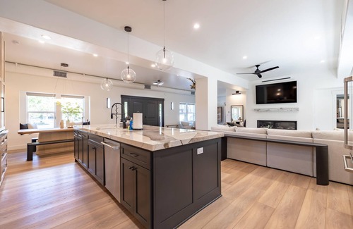 South Lake Tahoe Cabina | Heavenly Paradise: Luxury Ski & Beach Escape