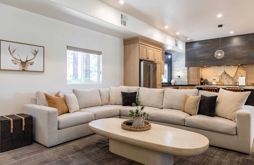 South Lake Tahoe Cabina | Heavenly Paradise: Luxury Ski & Beach Escape