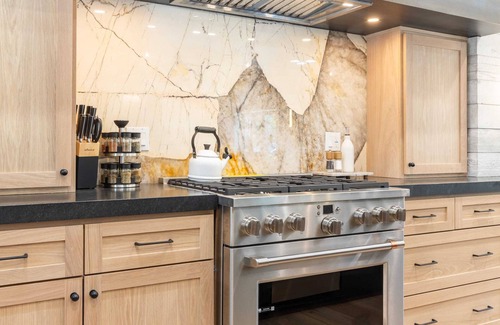 South Lake Tahoe Cabina | Heavenly Paradise: Luxury Ski & Beach Escape