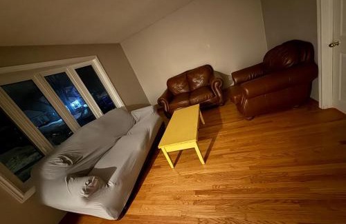 Rosemount Casa | HEAVY PRICE CUT-BOOK NOW!- Next to Airport, Downtown,Transit