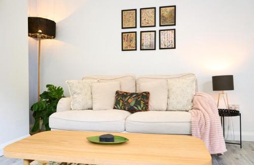 Mytholm Casa | Hebden Bridge Haven - Stylish, Cosy, Canal Side, Pet Friendly
