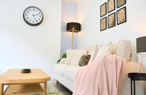 Mytholm Casa | Hebden Bridge Haven - Stylish, Cosy, Canal Side, Pet Friendly