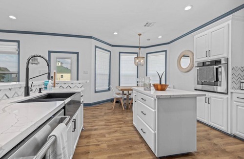 Creole Casa | Hebert's Landing Oasis-BBQ, HOT TUB, fishing & sunsets