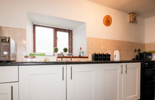 Kilkhampton Casa | HEDGEHOG COTTAGE, pet friendly, with a garden in Kilkhampton