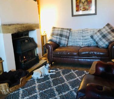 Haworth Casa | Hedgehog Cottage with garden in Bronte village!