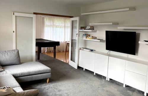 Springlands Casa | Hedgerows House. Blenheim Strawberry Farm accommodation!