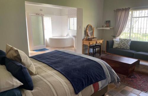 Bloemfontein Casa | HEELTEVREDE Self-Catering farmhouse