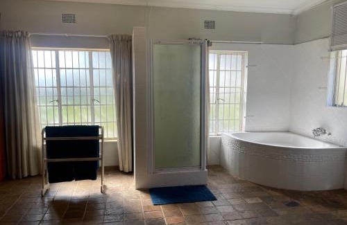 Bloemfontein Casa | HEELTEVREDE Self-Catering farmhouse