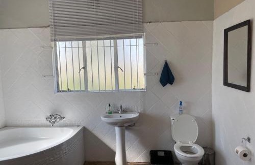 Bloemfontein Casa | HEELTEVREDE Self-Catering farmhouse