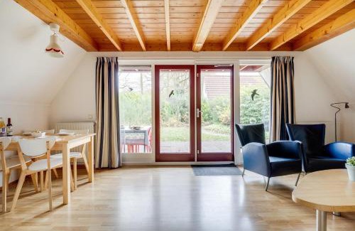 Zwiggelte Casa | Heggenmus I Huisje met Haard in de Tuin