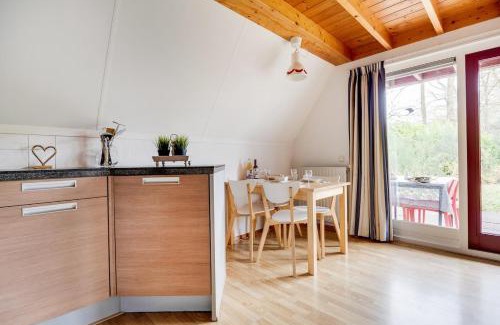 Zwiggelte Casa | Heggenmus I Huisje met Haard in de Tuin
