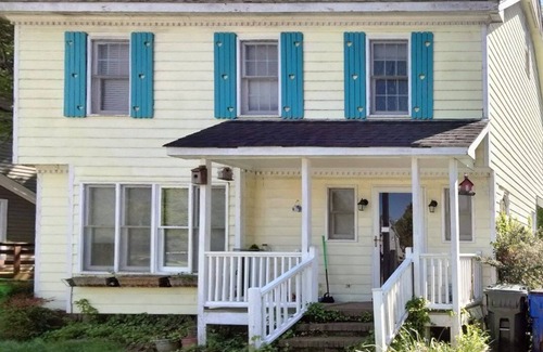 Northeast Raleigh Casa | Heidi's Haven. Charming 3-bedroom house. Northeast Raleigh. 9 mins from downtown
