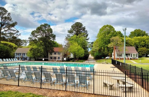 Northeast Raleigh Casa | Heidi's Haven. Charming 3-bedroom house. Northeast Raleigh. 9 mins from downtown