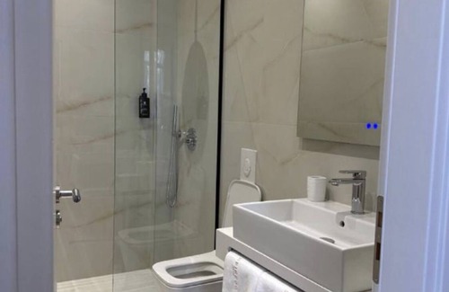 Qender Hotel | HEIRESS Hotel