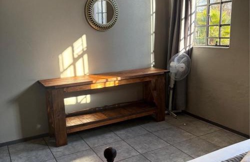 Hekpoort Apartamento | Hekpoort Rorymi Guest farm