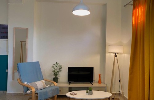 Kropia Apartamento | Helen's cozy studio (close to the airport)