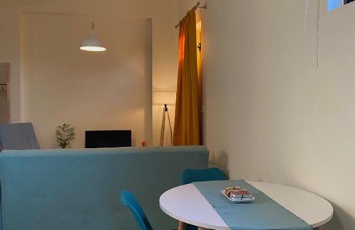 Kropia Apartamento | Helen's cozy studio (close to the airport)
