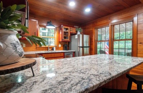 Helen Cabina | Helen's Newest Riverfront Rental on the Chattahoochee River