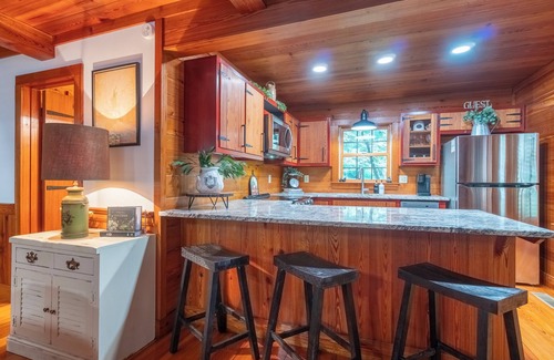 Helen Cabina | Helen's Newest Riverfront Rental on the Chattahoochee River