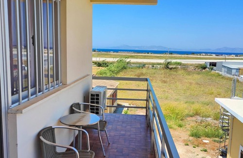 Paradisi Apartamento | Helena Apartment with Sea View near Airport