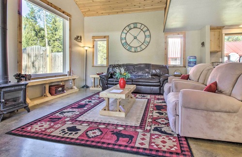 Helena Cabina | Helena Cabin w/ Mtn Views + Steps to Creek!