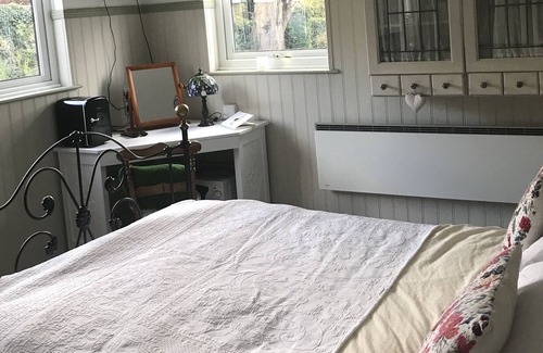 Otford Casa | Helen’s cottage located in a beautiful Kentish garden retreat