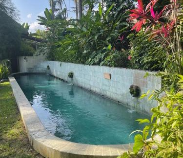 Lodtunduh Chalet De Esquí | Heliconia, at T house kaja