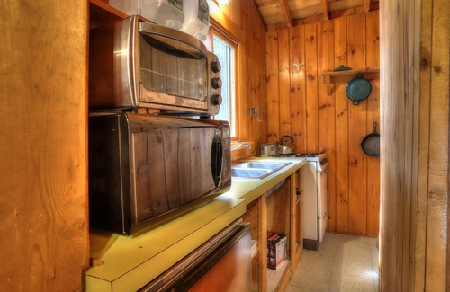 Rangeley Casa | 🐾Helidoni Camps - Charming vacation retreat located in Mooselookmeguntic Lakes Bugle Cove