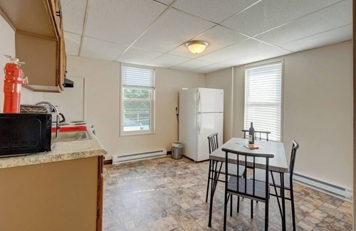 Hershey Apartamento | Hell's Kitchen, Apt #1 1-bedroom apartment just a short walk to Hershey Theatre