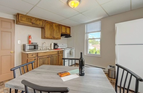 Hershey Apartamento | Hell's Kitchen, Apt #1 1-bedroom apartment just a short walk to Hershey Theatre
