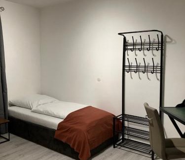 Landshut Apartamento | Helle 4 Zimmer, Küche, Bad, WLAN, 24-7, Parkplatz, 4-10 Personen