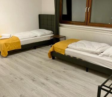 Landshut Apartamento | Helle 4 Zimmer, Küche, Bad, WLAN, 24-7, Parkplatz, 4-10 Personen