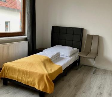 Landshut Apartamento | Helle 4 Zimmer, Küche, Bad, WLAN, 24-7, Parkplatz, 4-10 Personen