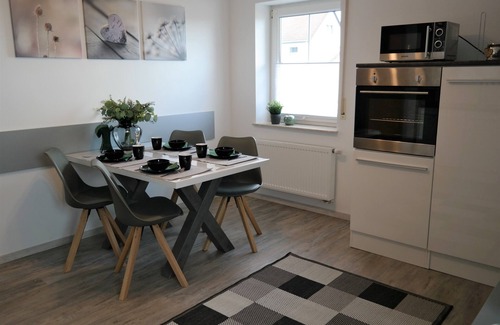 Bromskirchen Apartamento | Helle Ferienwohnung mit Überdachtem Balkon und Schöner Aussicht