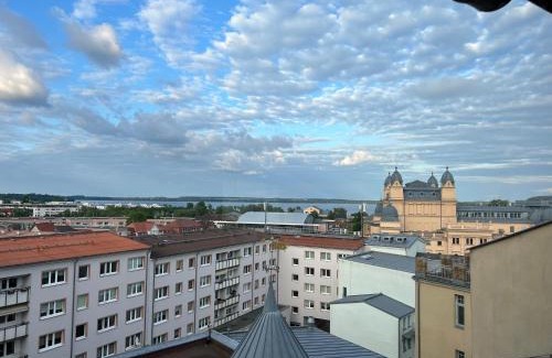 Schwerin Apartamento | Helle großzügige Dachgeschoss Wohnung I Parkplatz I Schloss Blick #Cosiness Company
