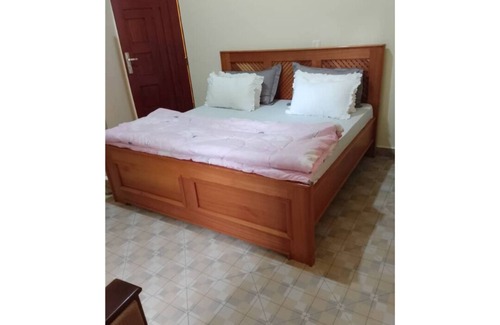 Moshi Cama Y Desayuno | Hellen's Riverside Villas