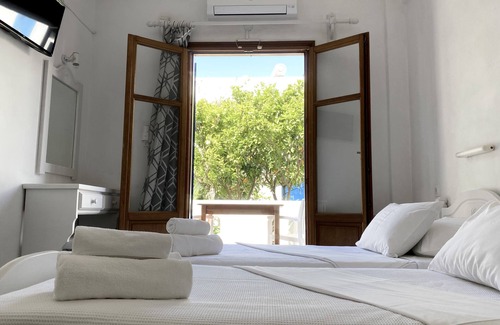 Paros Hotel | Helliniko Studios - Adults Only