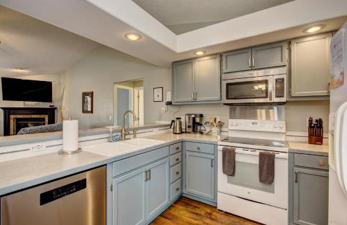 Star Casa | Hello Dolly! 3 beds, 2 bath, 2 TV's, Fireplace, Quiet Neighborhood in Star, ID minutes from walking trails and river views