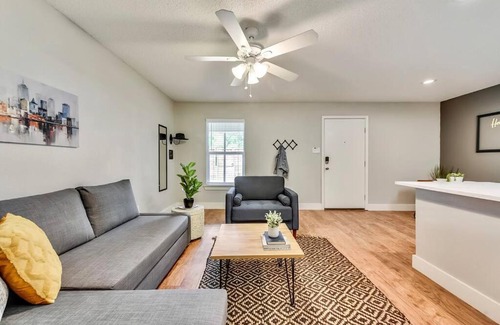 Old East Dallas Apartamento | Hello Gorgeous Flat near Downtown!