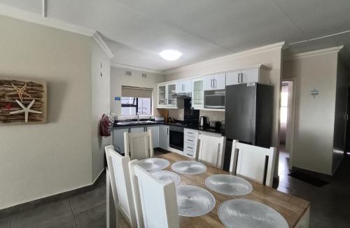 Port Shepstone Apartamento | Hello Holiday at D17 Banana Beach Club